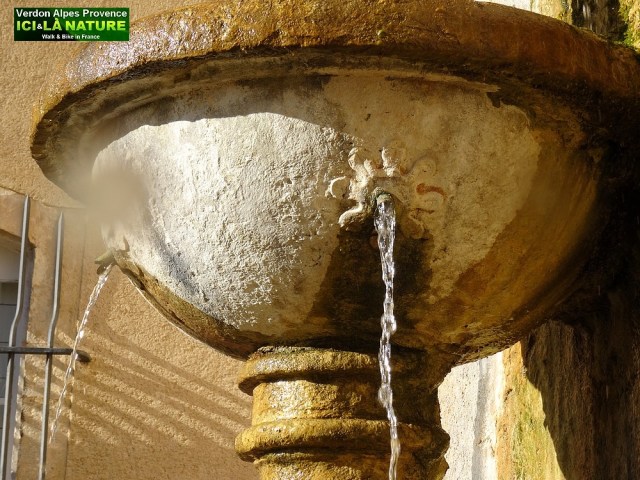 50-picture place fountain provence image