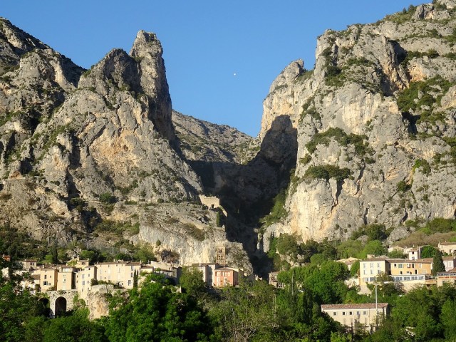 55-moustiers sainte marie picture provence