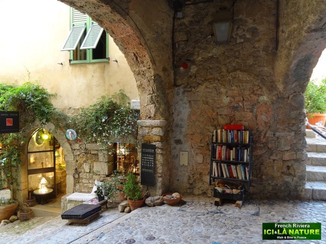 10-perched village sainte agnes