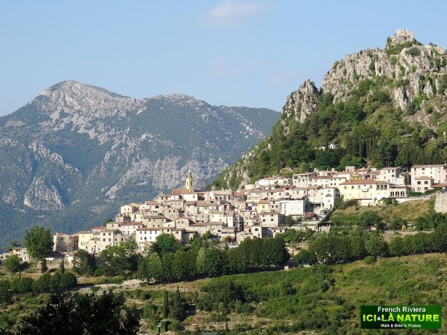 37-highest perched village france