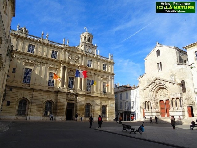01-WALKING WAY OF ARLES