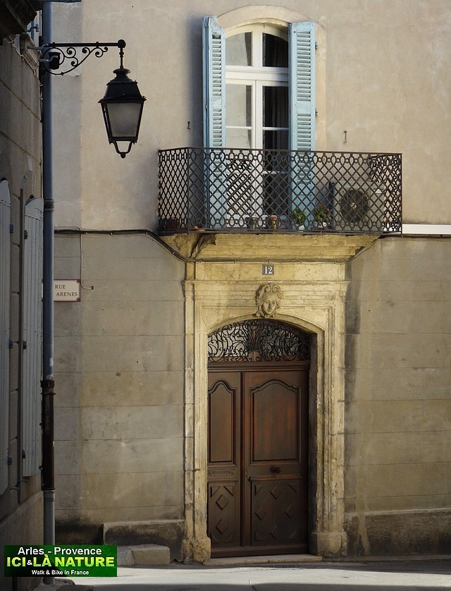10-old street provence arles