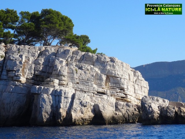 11- hiking provence cliffs