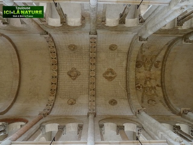 61-nave-basilica-france