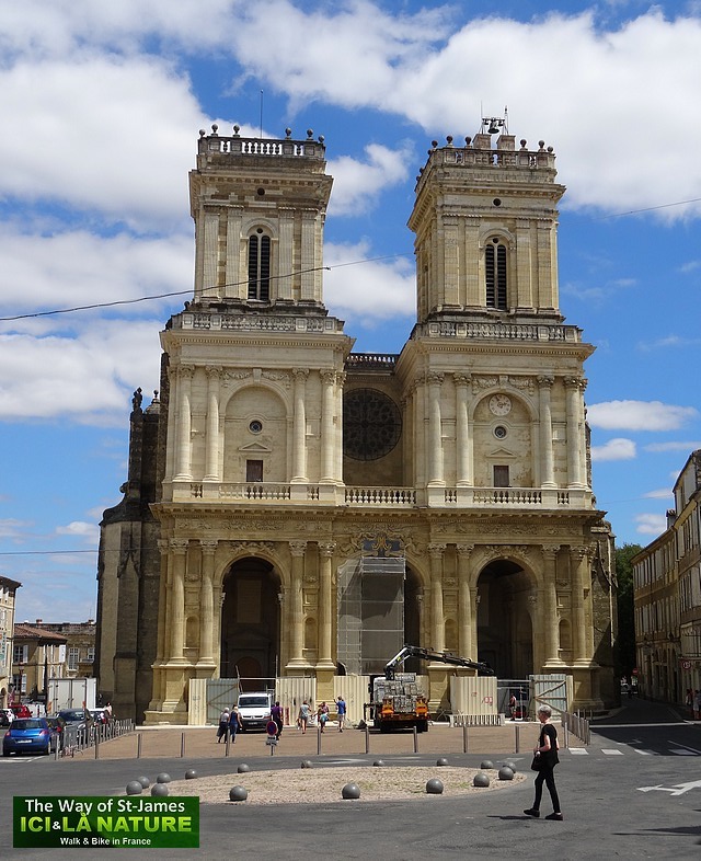 01-walking-way-st-james-france