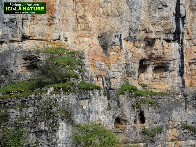 27-prehistoric-grotto-france-europe
