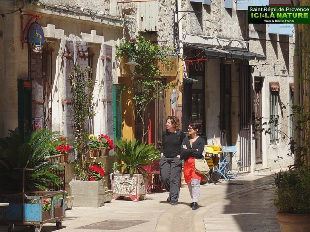 09-street-of-provence